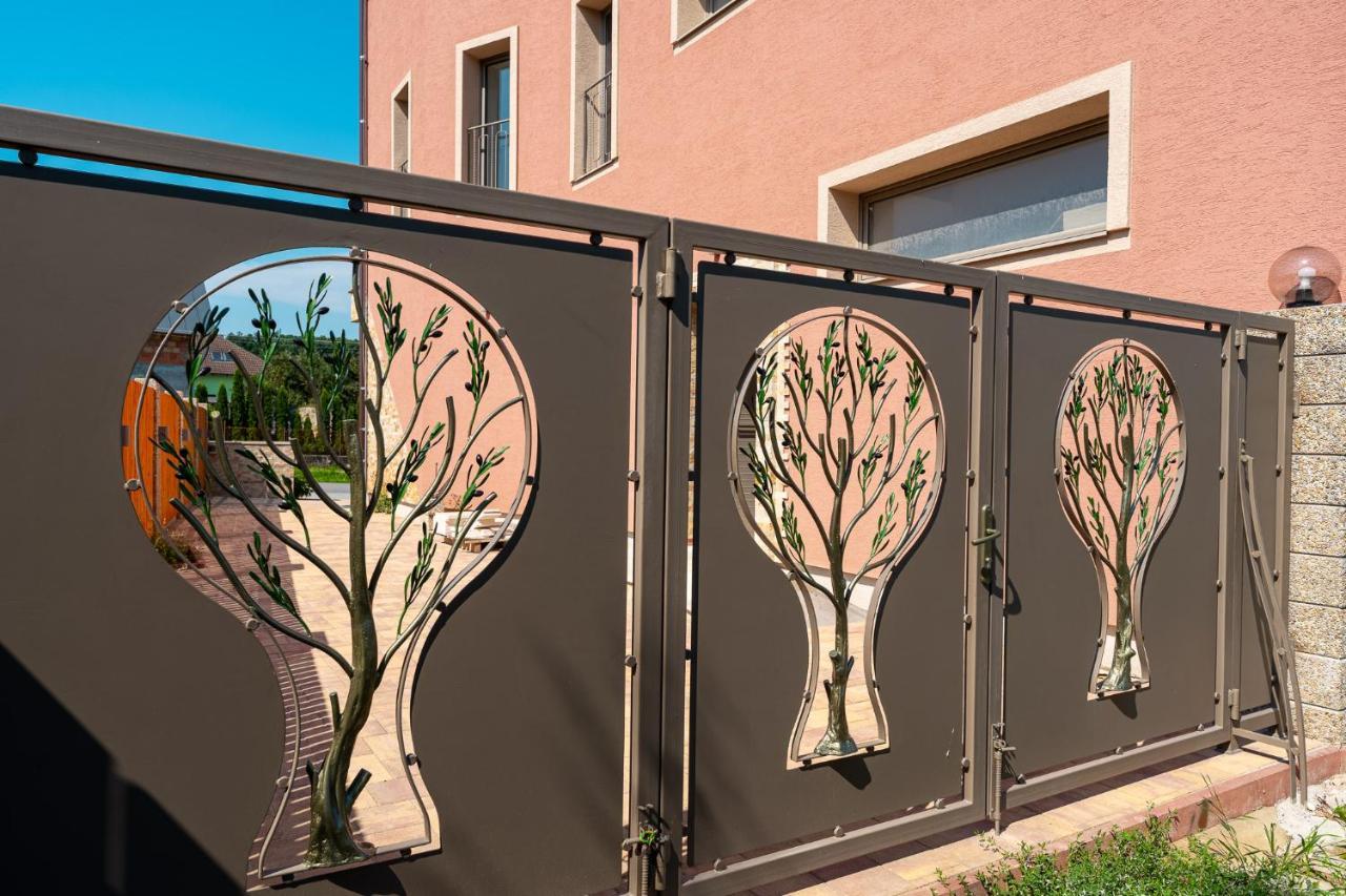 Laskara Garden By Prague Forest Apartment